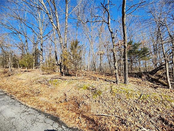 2nd image of 20 Chelmsworth Cir