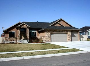 1504 W Boulder Creek Ln, Layton, UT 84041