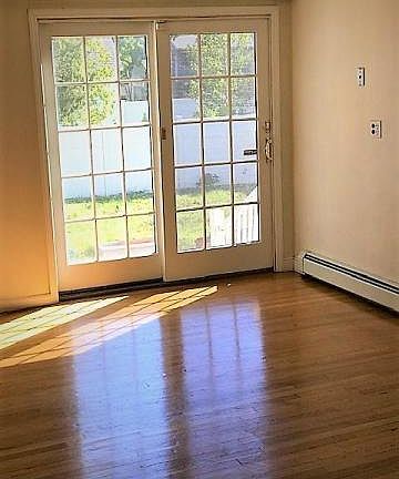 3rd image of 506 Riverwood Ave