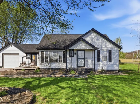 5825 Blue Bluff Rd, Martinsville, IN 46151