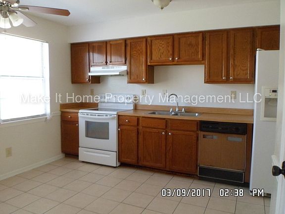 5th image of 3868 Sherman Oaks Ave