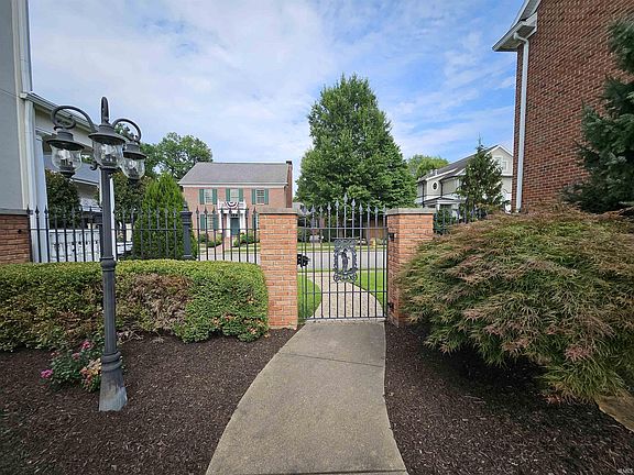 2nd image of 1525 Larkinwood Ln