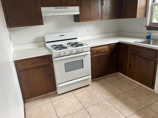 1st image of 139 Crotona Ave #2