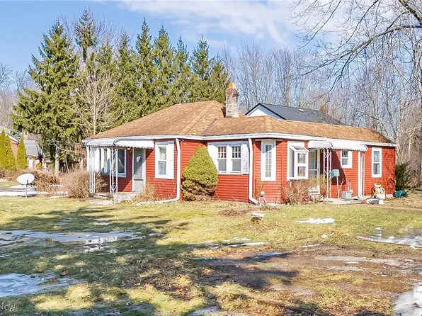 6991 McKenzie Rd, Olmsted Falls, OH 44138