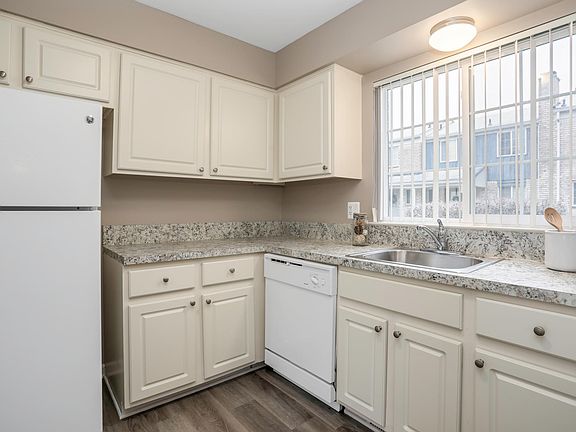 4th image of 847 Broadacre Ave #847