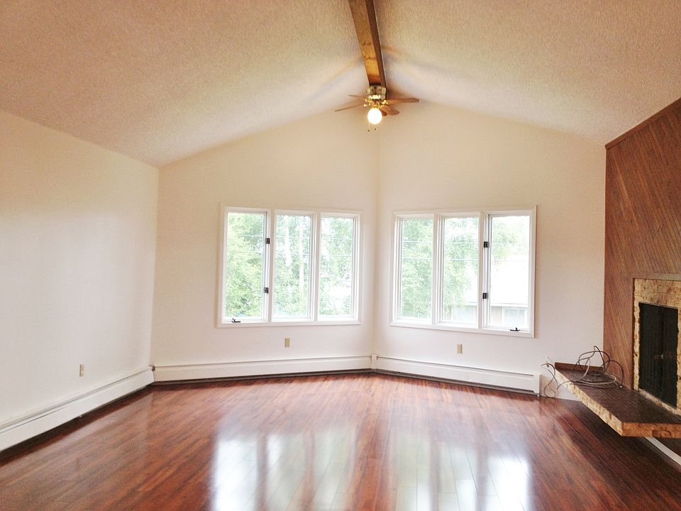 Living room with vaulted ceiling!