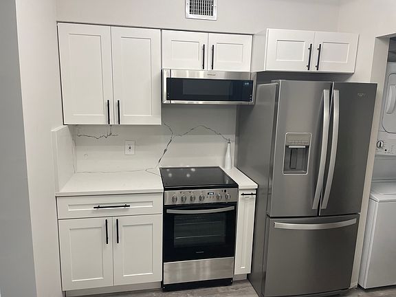 5th image of 200 Scotia Dr APT 102