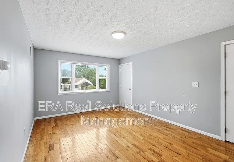 977 13th Ave — Photo 7