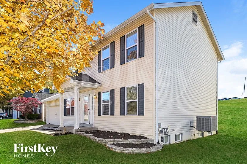 4 bed, 2.5 bath, 2301 sqft, $2,875 — Photo 2