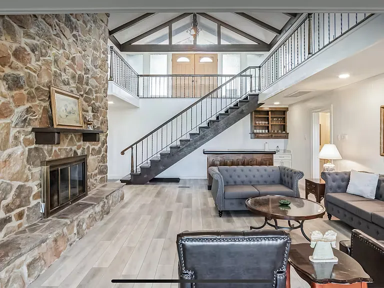 8201 Forest Ridge Dr — Photo 33