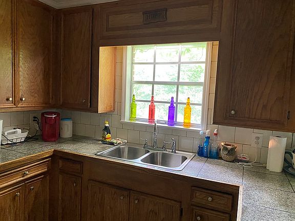 5th image of 1220 Crestwood Dr