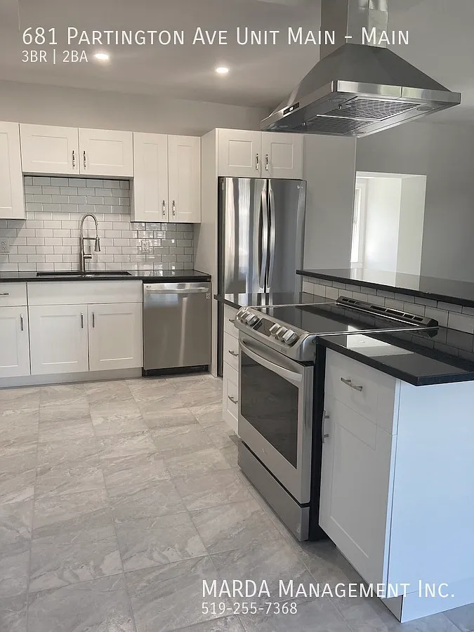 Modern & Spacious 3 Bed/1.5 Bath Home ! Plus %60 Hydro, Gas, Water — Photo 3