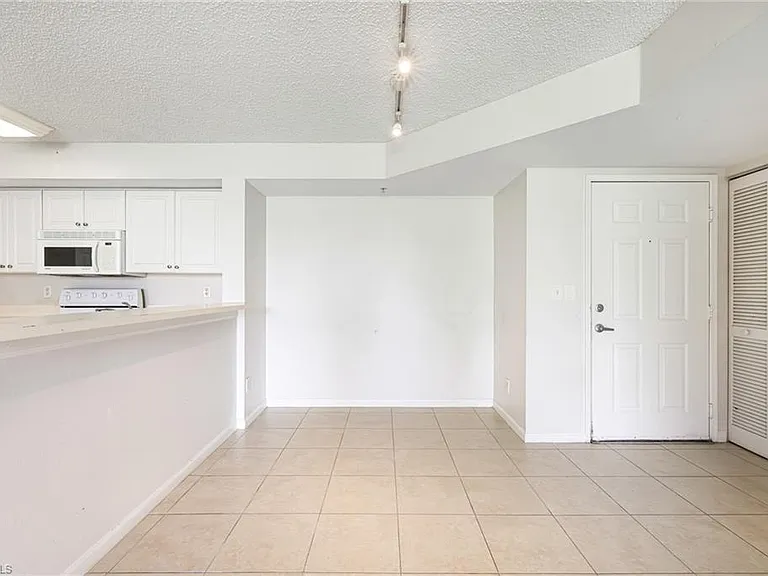 1265 Wildwood Lakes Blvd #106 — Photo 8