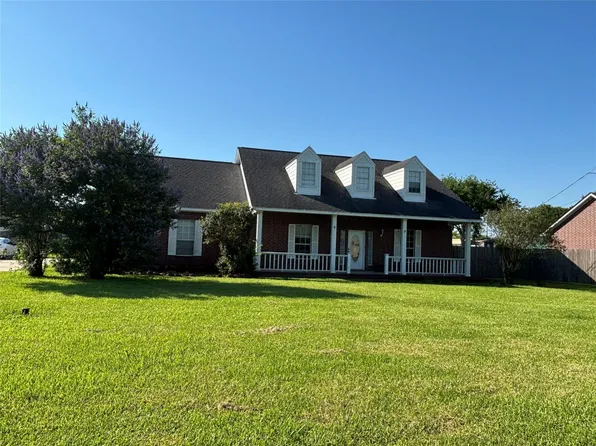 211 Oaks Grande Rd, Mont Belvieu, TX 77523