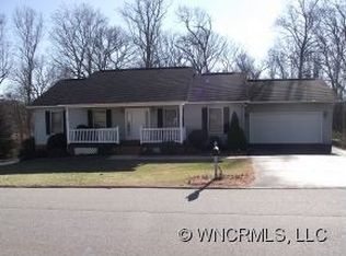 108 Canaan Dr, Candler, NC 28715