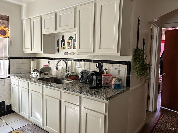2nd image of 3067 Glenmore Ave