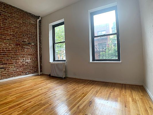2nd image of 242 E 77th St #2W