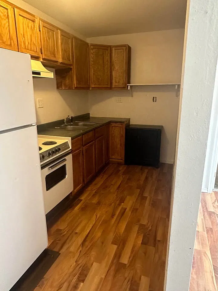1 bed, 2150 sqft, $1,700 — Photo 2