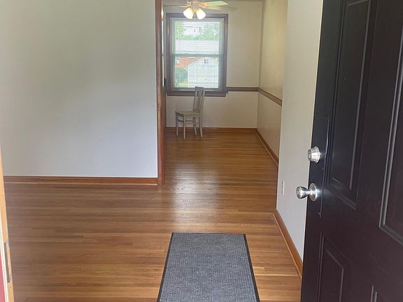 4th image of 7988 Kenmore Dr