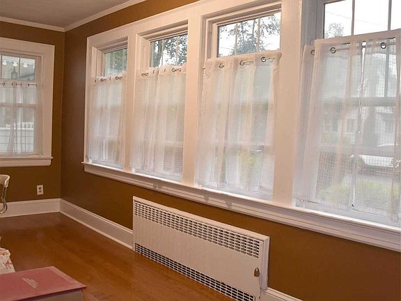3rd image of 104 Aspen St