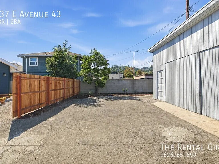 137 E Avenue 43 — Photo 33