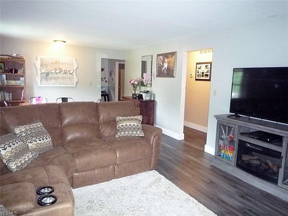 5th image of 3902 Hemlock St