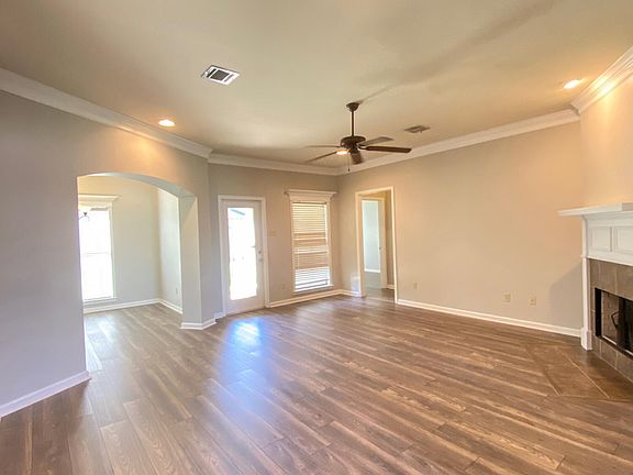 3rd image of 127 Legend Creek Dr