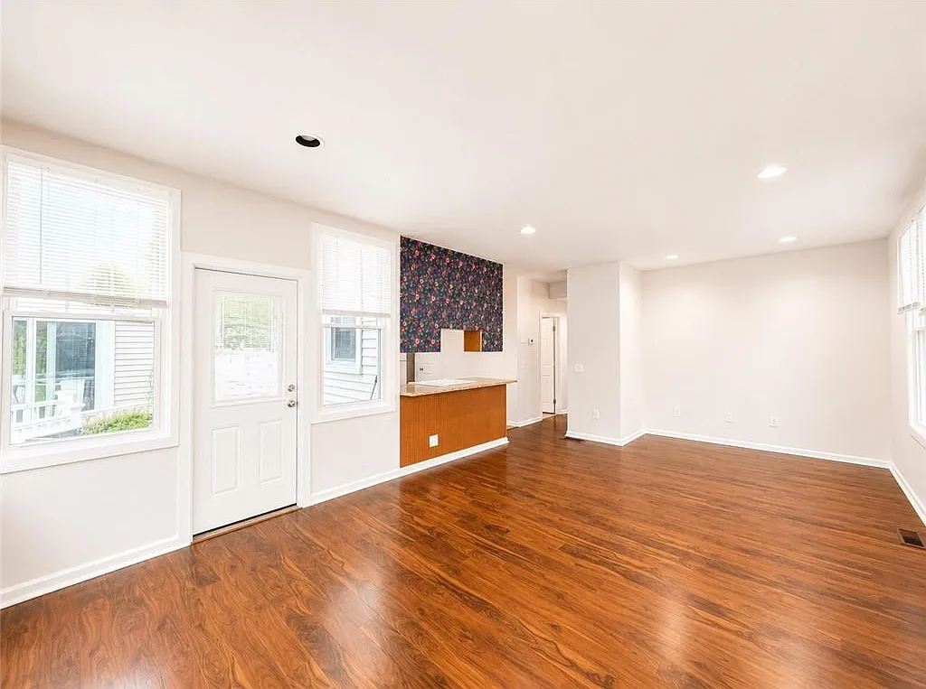 Slocum Street Condos — Photo 3