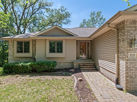 5th image of 715 Parkwild Dr