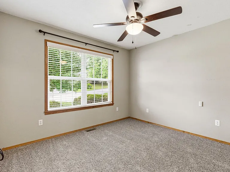 1215 S 14th St — Photo 16