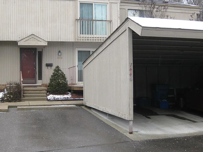 1446 Oakbrook E — Photo 1