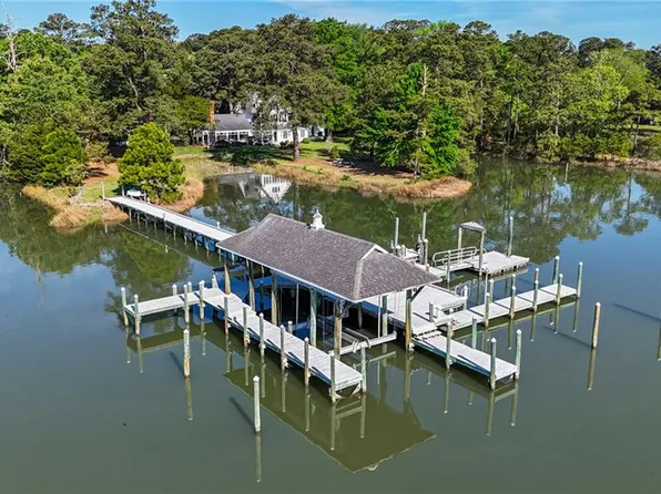 106 Ocean Breeze Dr, Yorktown, VA 23693