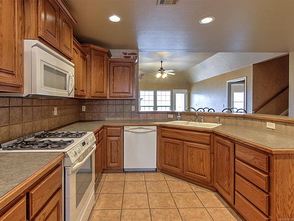 5th image of 4308 S Tamarack Ave