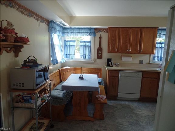 5th image of 6257 Lake Ave