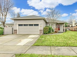2534 Waters Edge Way, Medford, OR 97504