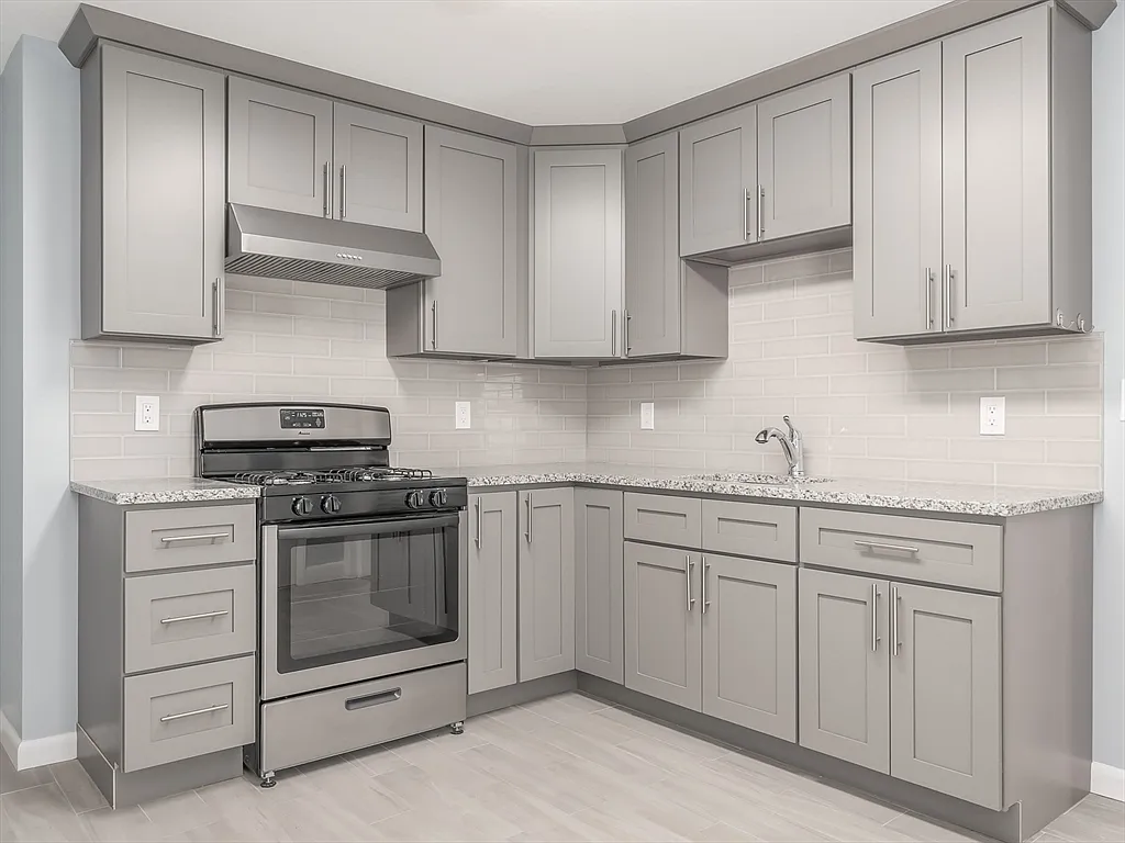 3 bed, 1.5 bath, 1300 sqft, $3,300 — Photo 2