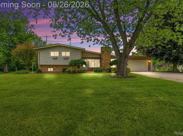 5120 Hillcrest Dr, Flint, MI 48506