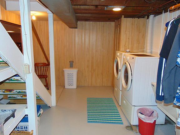 5th image of 406 E 8 1/2 St