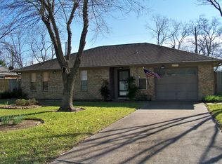 4308 Meadowbrook Dr, Bryan, TX 77802