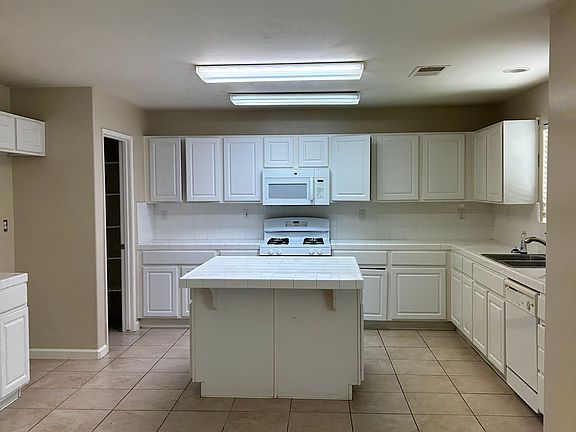 3rd image of 12404 Great Country Dr