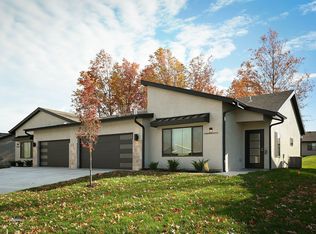 213 E Maplewood Ln, Raymore, MO 64083