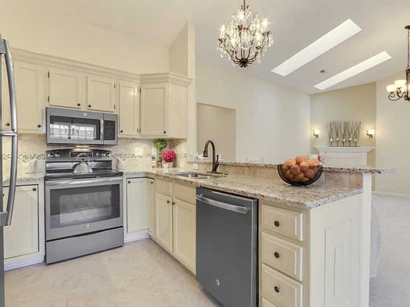 5th image of 807 Villaview Way