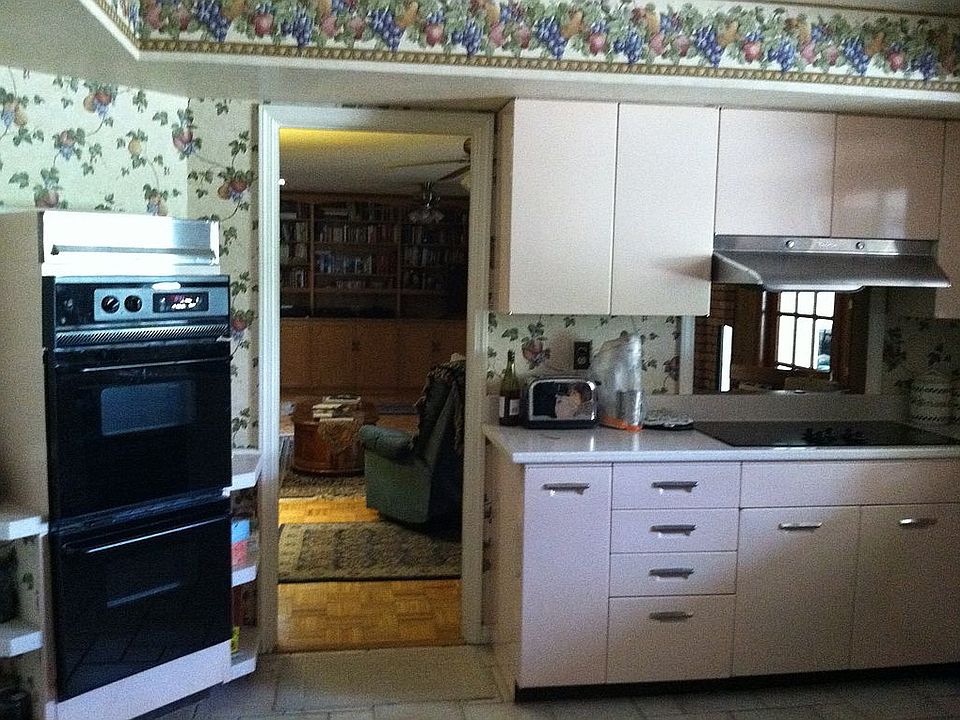 1st image of 2505 Desert Dr