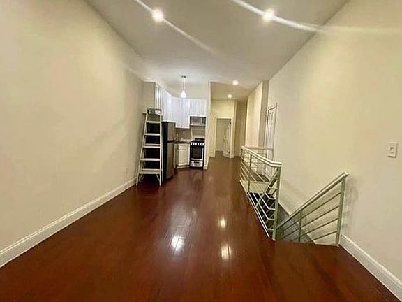 2nd image of 506 E 88th St #1S