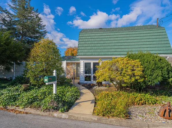 110 Arch St, Macungie, PA 18062