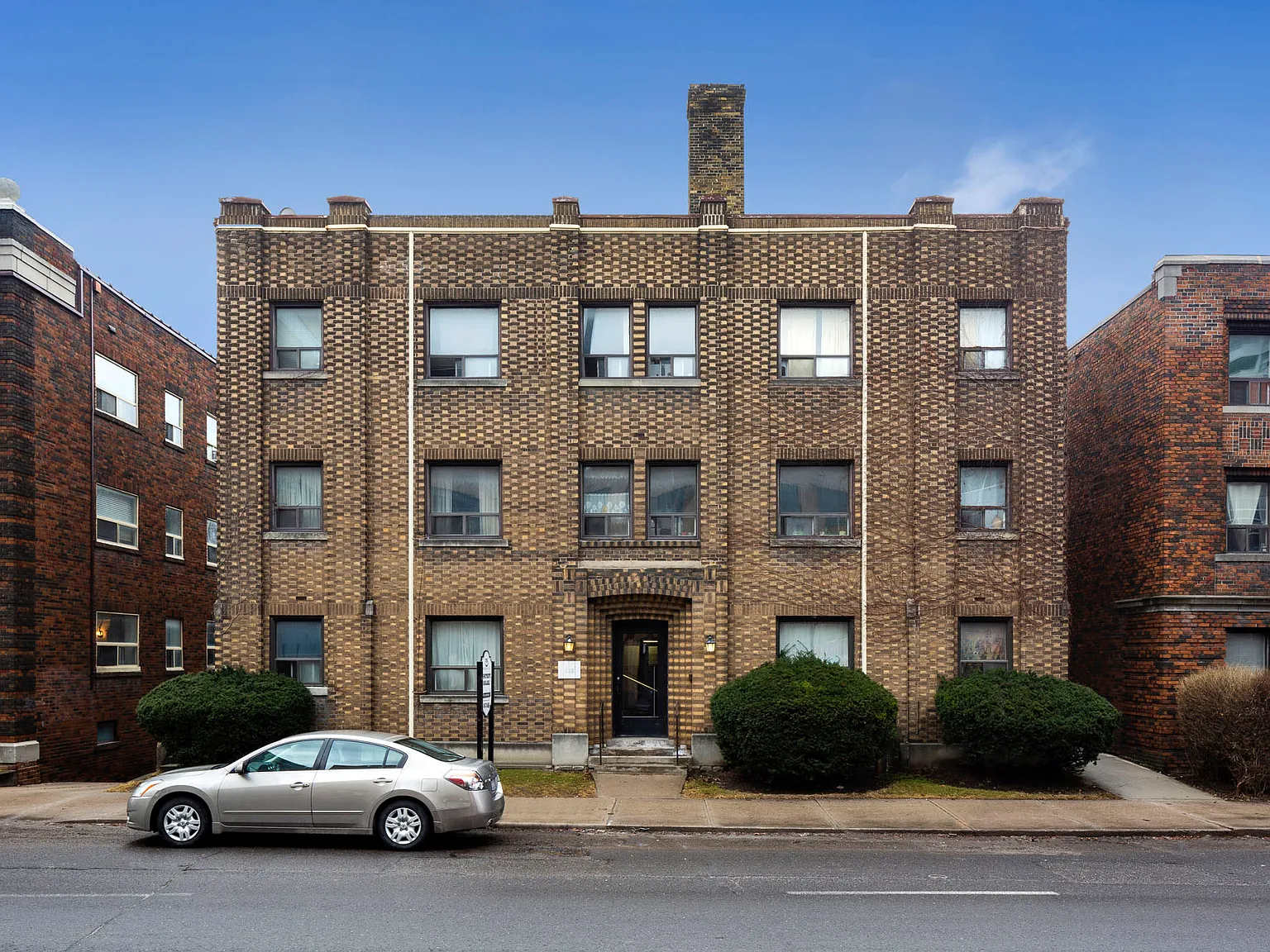 117 Eglinton Avenue West Toronto — Photo 1