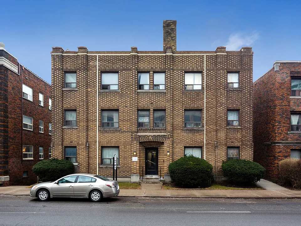 117 Eglinton Ave W #1