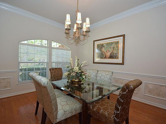 Beautiful and Elegant formal dinning room with hardwood floors. Light and Bright, Great room for Holiday Entertaining.