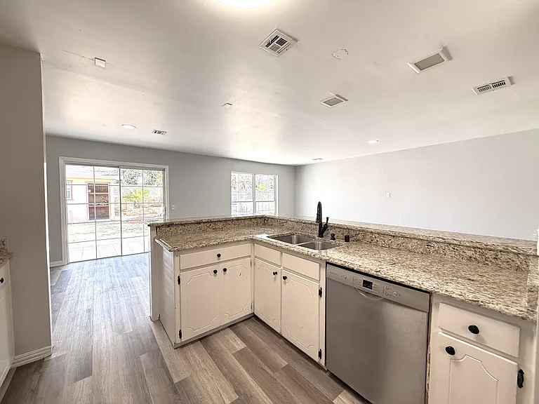 10405 Ashwood Dr — Photo 14