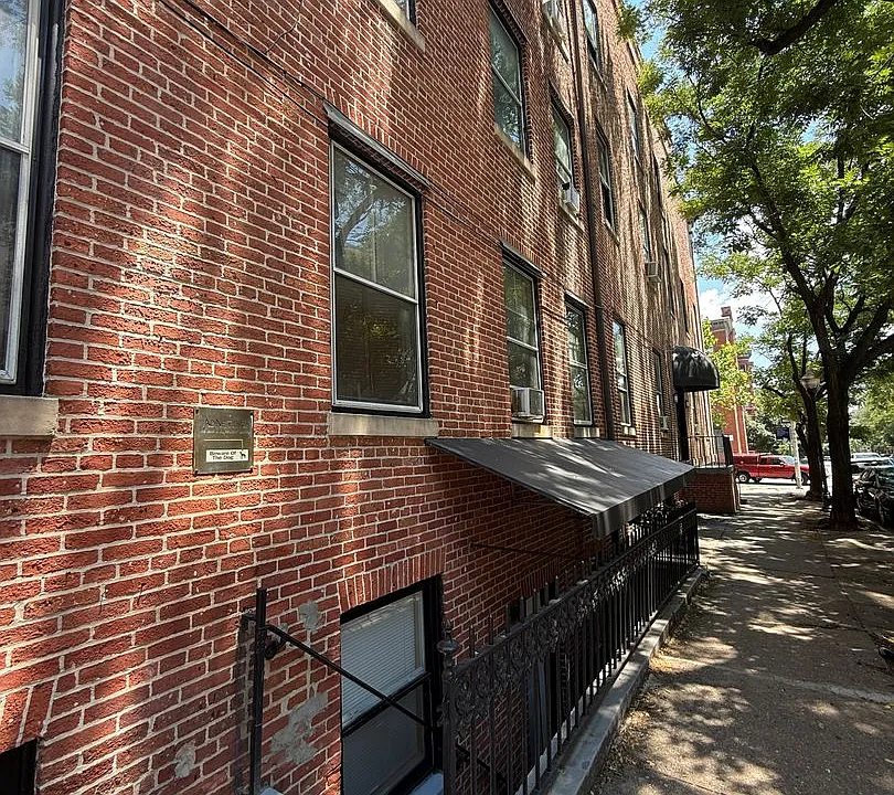20 E Read St